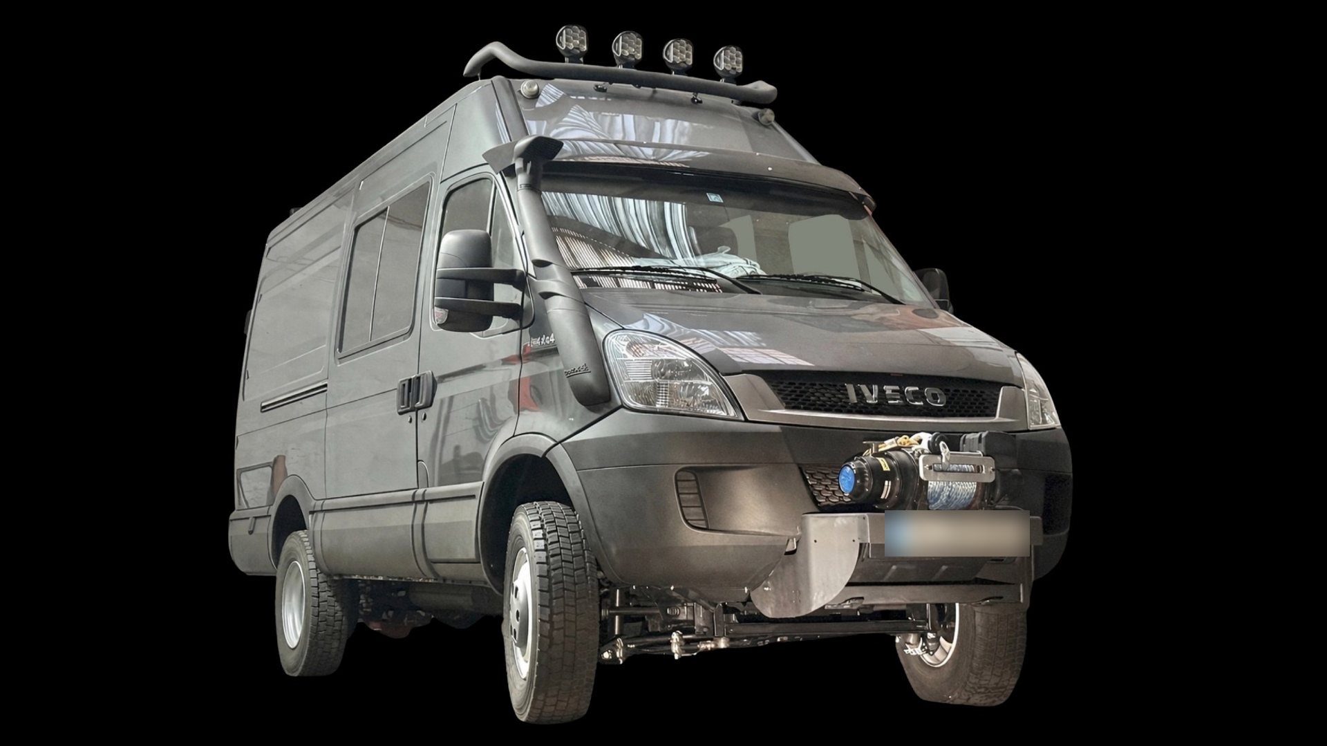 Achleitner 4x4 Iveco Daily 50C18 in Grau mit Seilwinde, Schnorchel und Zusatzscheinwerfern