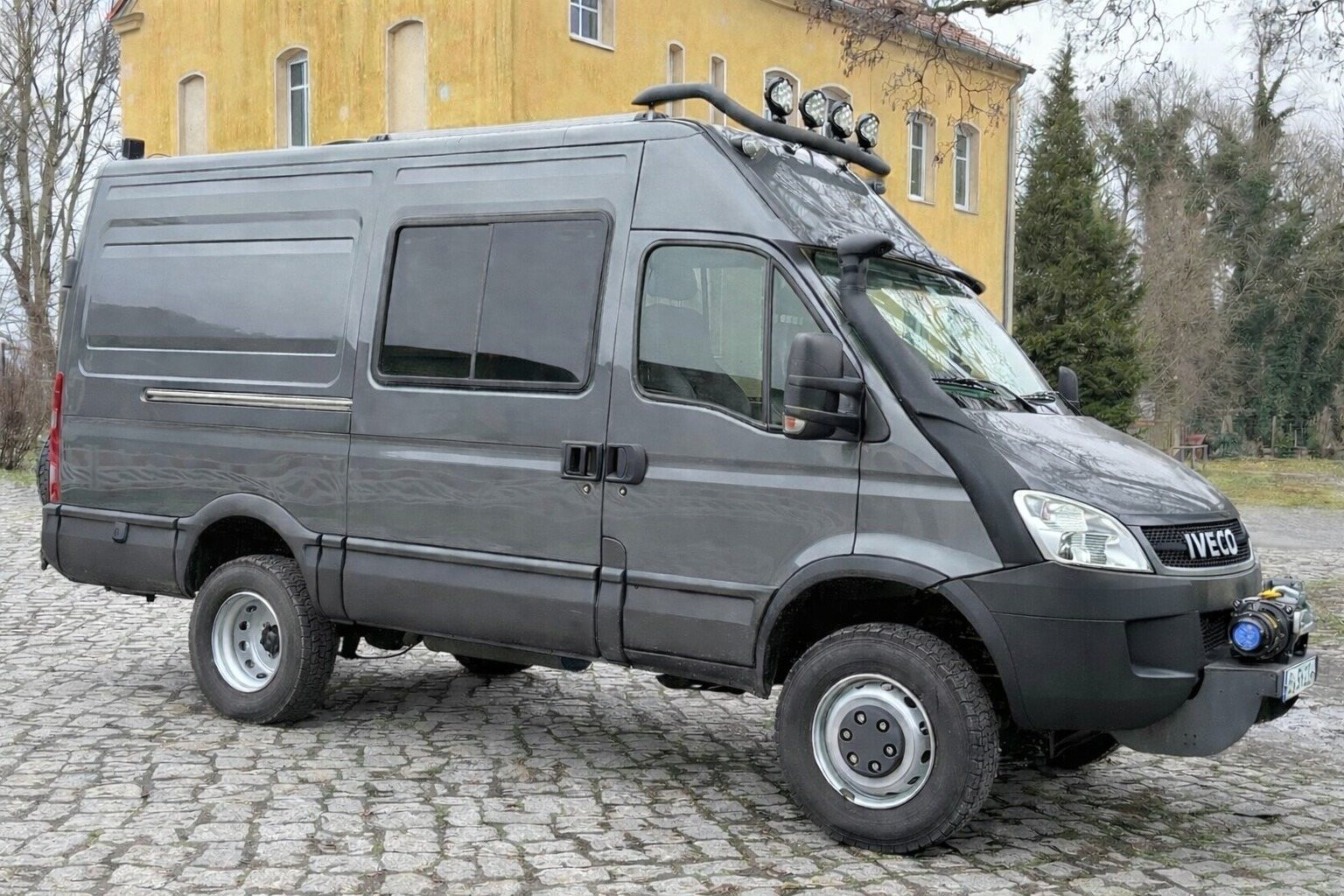 Iveco Daily 4x4 Kastenwagen von der Seite